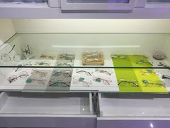 -提一眼镜·蔡司·依视路(小寨店)