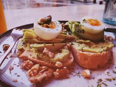 牛油果煮蛋吐司-RAC BAR(安福路店)