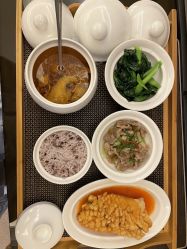 -臻康乃馨月子中心(集美店)