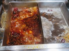 -吴氏老牌坊云南鱼豆花火锅店(通江街店)