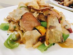 腊肉炒干土豆片-柞水乾佑红门家菜