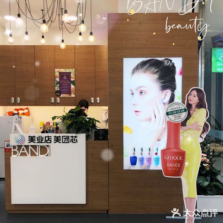 手指轻舞绽放流光溢彩，人类高质量美甲了解下