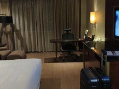 -武汉光谷广场杨家湾地铁站怡程酒店