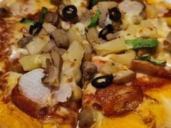 鲍旺财比萨-必胜客(世欧广场店)