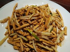 笋干肉丝炒香蒿-大牌大·传统杭帮菜(湖滨店)