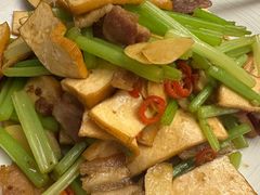 芹菜香干炒肉-荷府私房菜