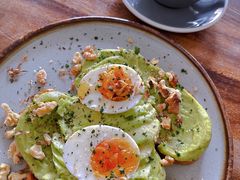 牛油果煮蛋吐司-RAC BAR(安福路店)