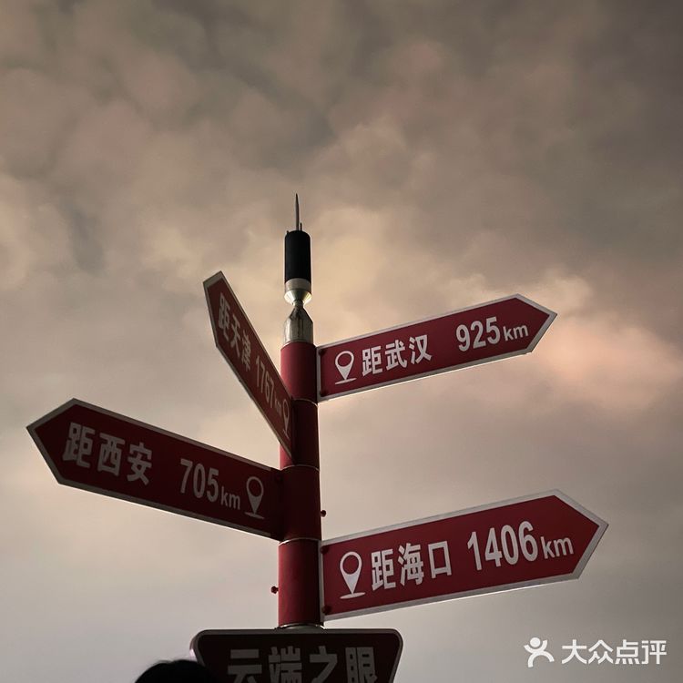 能拍到重庆你好的那边人简直多的不行