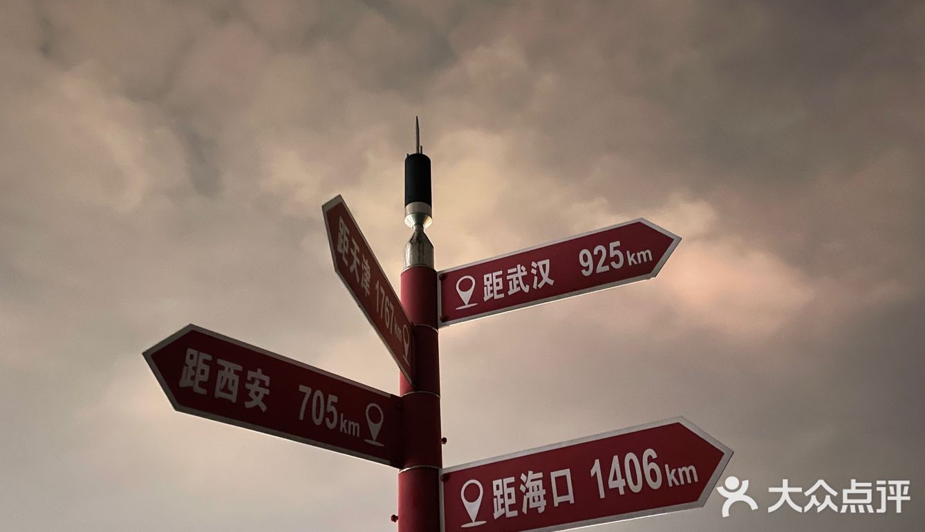 能拍到重庆你好的那边人简直多的不行