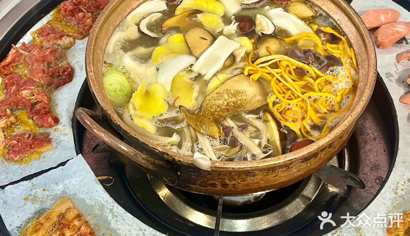 大理这家7年老店🍄 石板烧和菌锅都封神