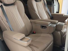 -小鹏汽车(上海静安大融城店)