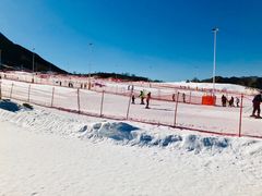 -荣盛康旅野三坡滑雪场