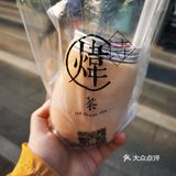 每人一杯奶茶，要的半糖的，所以味道很合口