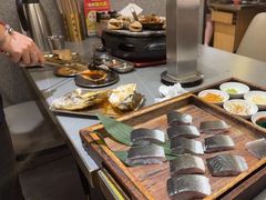 -围炉肉舍•炭烤活鳗•丹东海鲜烤肉(步行街店)