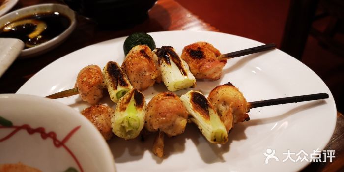 鳥炭·烧鸟YaKiToRi深夜食堂(陆家嘴店)烤京葱鸡腿肉图片
