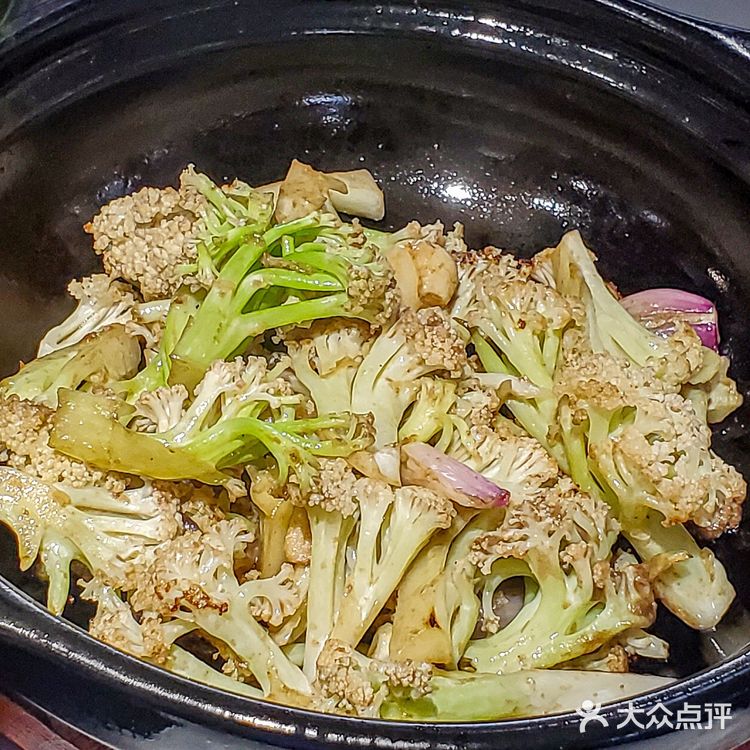 老板‼️来一份热气腾腾的沙姜啫啫鸡煲🥘