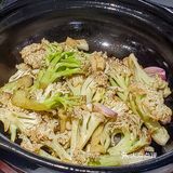 老板‼️来一份热气腾腾的沙姜啫啫鸡煲🥘 