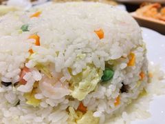 扬州炒饭-东来菜馆•手抓海鲜家常菜•海鲜锅贴(鸽子窝店)