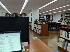 -上海市静安区图书馆(新闸路馆)