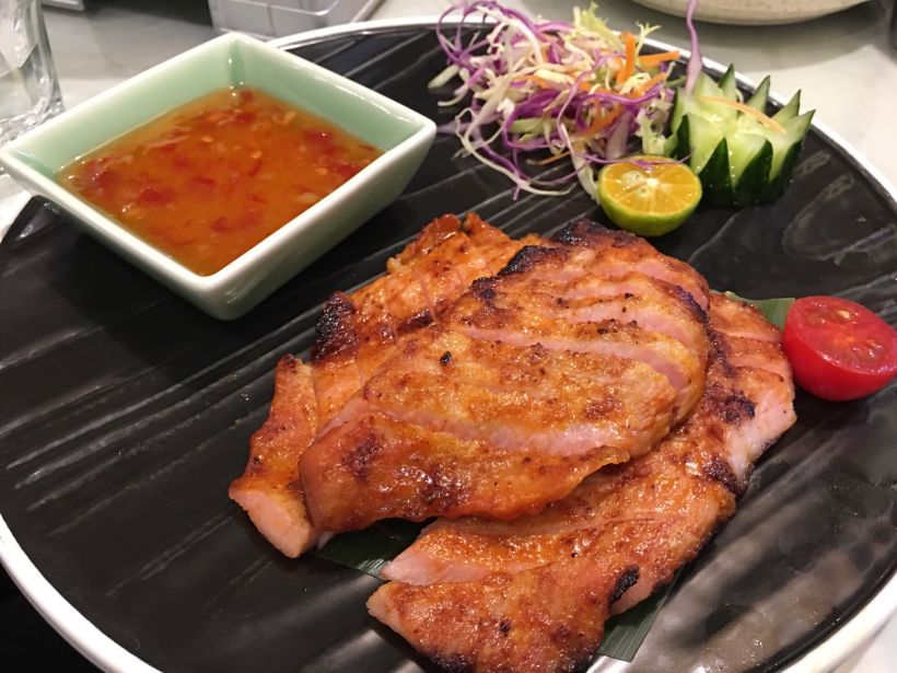 「泰氏碳烤猪颈肉」 泰式猪颈肉的份量十足