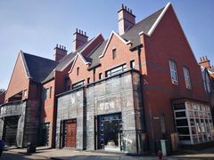 -钟书阁(松江泰晤士小镇店)