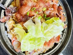 腊味三宝煲仔饭-港澳烧卤馆