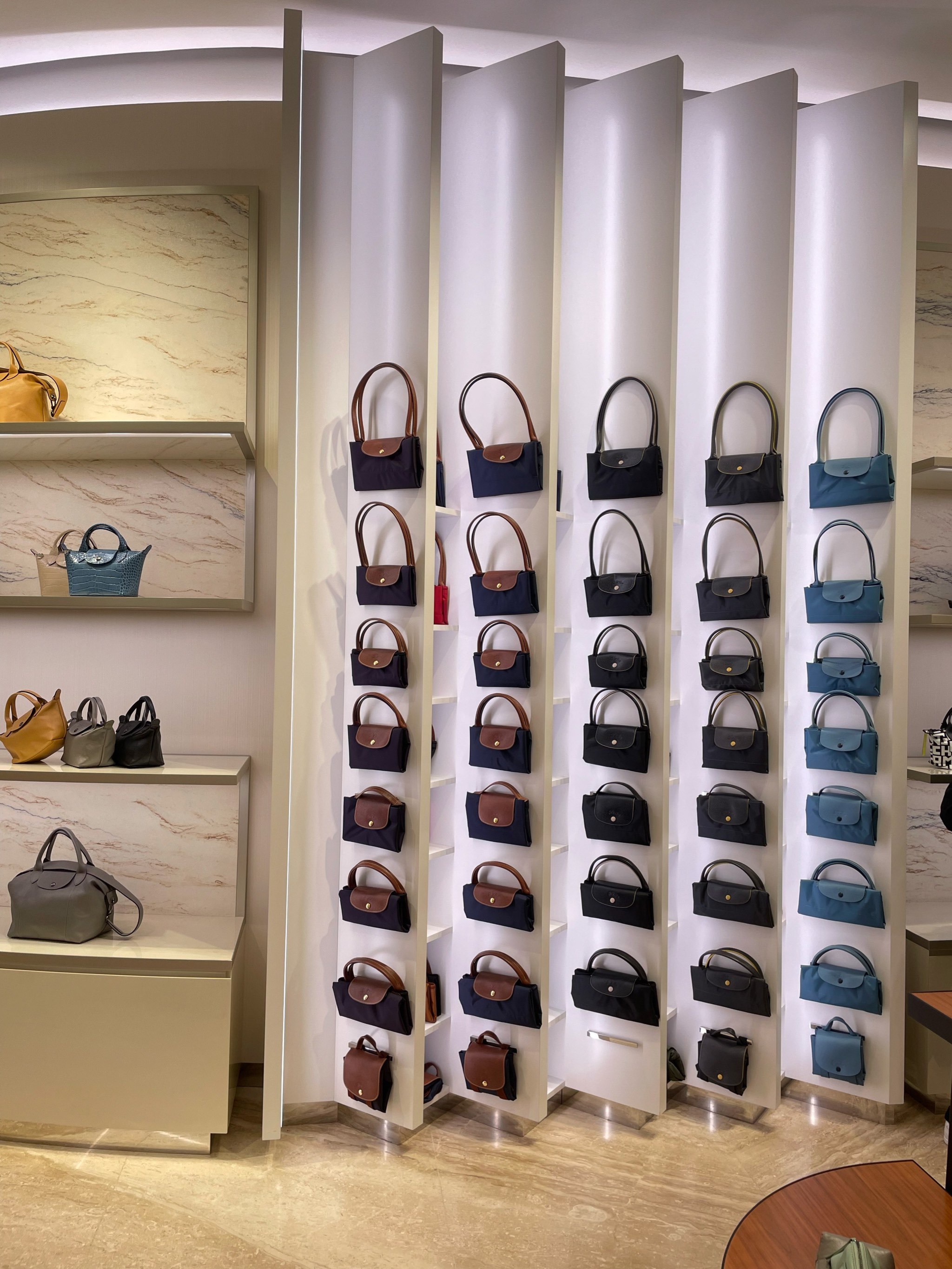 珑骧的包都挺适合平常上班时戴的. 来之