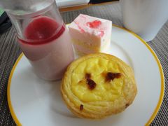 蛋挞+草莓冻和蛋糕-裕元花园酒店