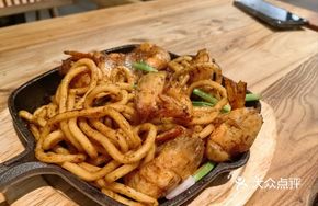 Cumin Udon Noodles with Stir-Fried Shrimp