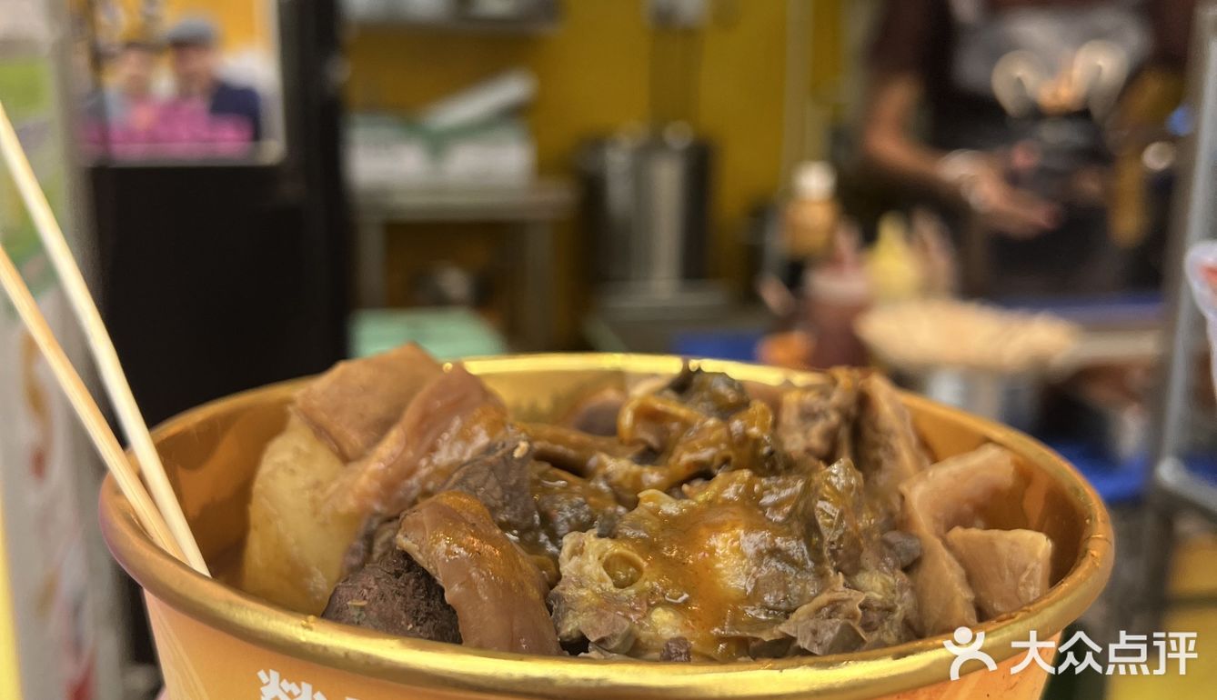 澳门荣记牛杂我也来排队打卡了!