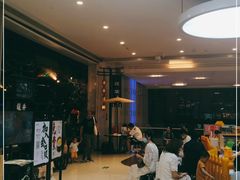 等位区-绿茶餐厅(深圳龙华天虹购物中心店)