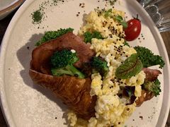 黑松露培根滑蛋可颂-HIGH FIVE哈福手工汉堡(桂林路店)