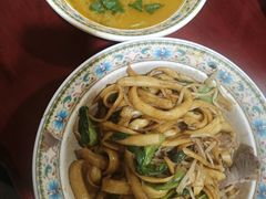 爆炒刀削面配牛肉汤-金杨拉面王小吃面馆·牛三宝面·红烧牛肉粉