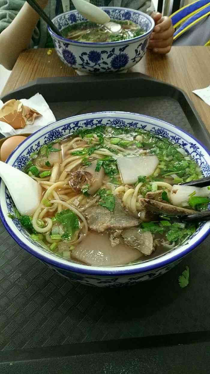 中国兰州拉面(食百汇店)-"兰州拉面 一碗熬制很久的牛肉汤 .
