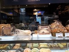 面包甜点陈列柜-黑草莓(重庆路店)
