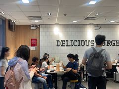 -麦当劳(上海虹桥站30B检票口楼上)