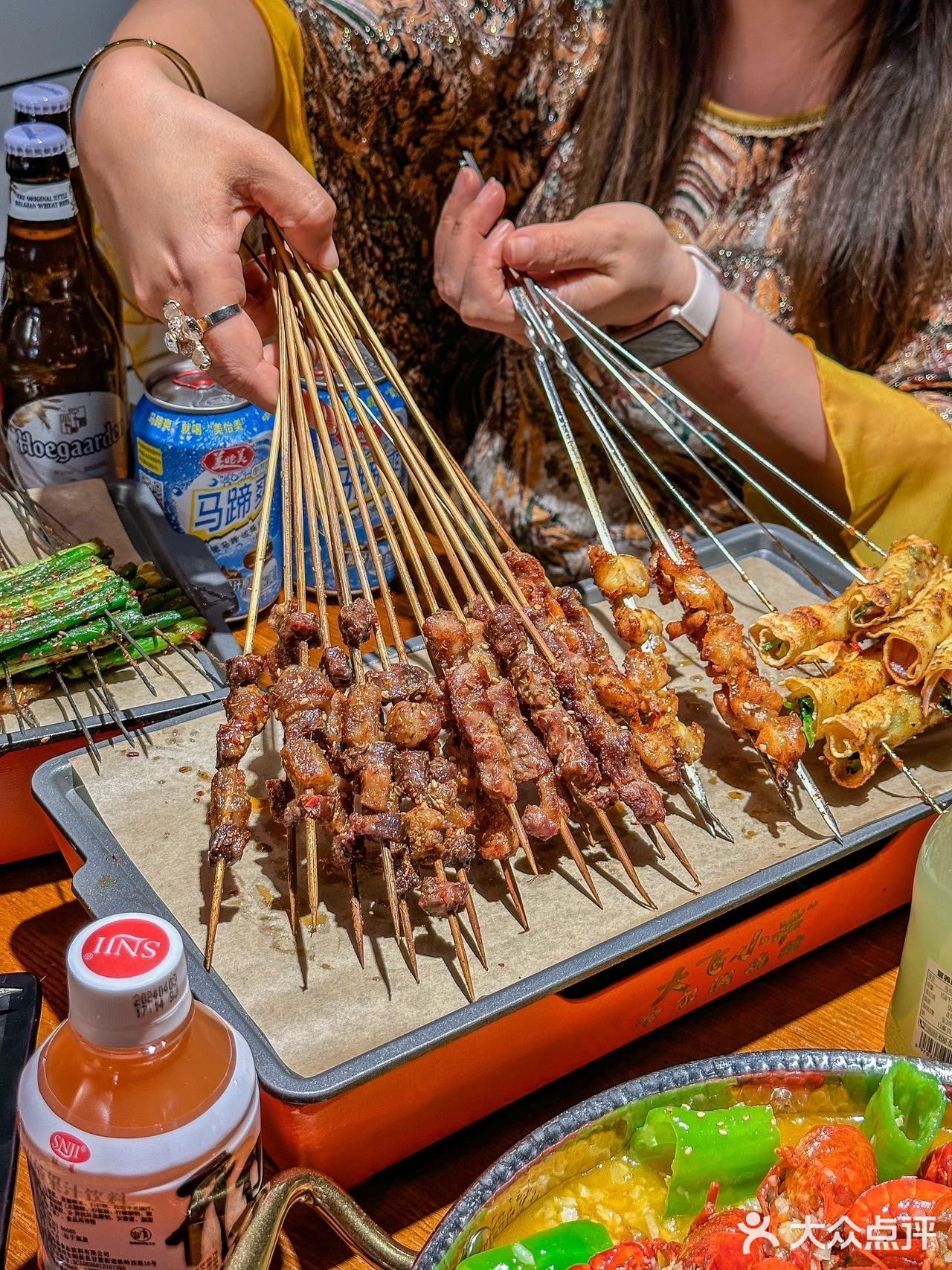 夜宵来这里撸串喝酒，好惬意！