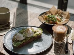 牛油果温泉蛋吐司-O'mills Sourdough Bakery&Bistro(永嘉路店)