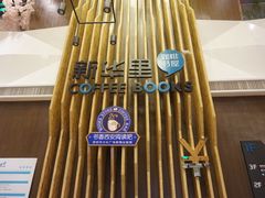 -新华里咖啡书吧(新华书店小寨店)