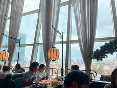 靠窗位-新白鹿餐厅(虹桥南丰城店)