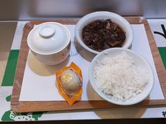 -老乡鸡(上海白玉兰广场店)