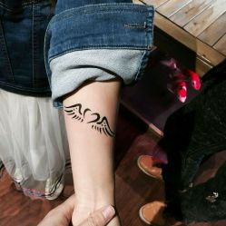 -鳌首刺青纹身 穿孔饰品店