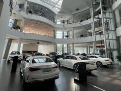-奔驰北京极光星徽(四元桥店)