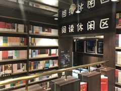-钟书阁(群光广场店)