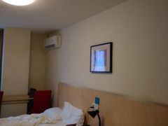 -锦江之星(广州海珠江泰路地铁站店)