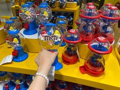 -m豆巧克力世界(上海世茂广场店)