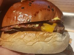 虎滋招牌汉堡-HUZI虎滋精酿餐吧(京西大悦城店)