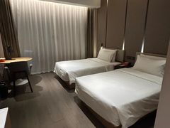 -广州南站万科中心亚朵酒店