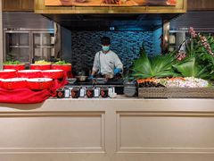 自助取餐区-海口绿发希尔顿酒店-田园汇自助餐·三文鱼·海鲜