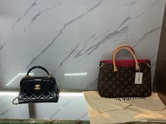 -聚云奢二手奢侈品黄金手表包包回收·中古店(中福城店)